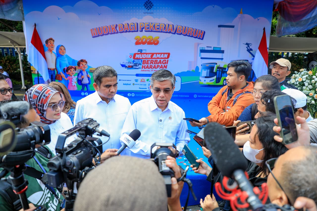 Jakarta - Menteri Ketenagakerjaan, Yassierli,usai melepas keberangkatan 12.690 pekerja beserta keluarganya dalam program mudik gratis Lebaran 2026. Foto: Ist/Gobekasi.id.