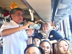 Menaker Lepas Ratusan Pemudik Warmindo di Bekasi, Tekankan THR Wajib Bayar Tunai