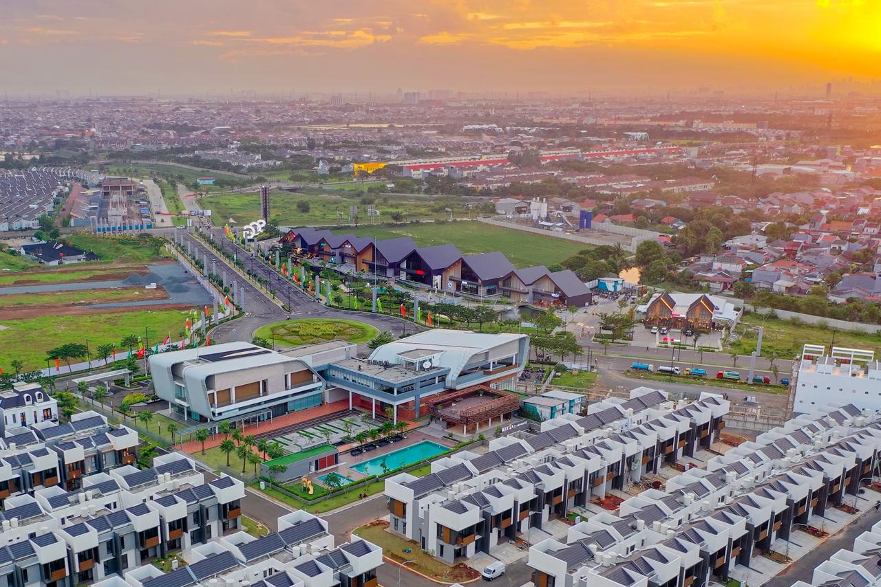 Kabupaten Bekasi - Foto udara Summarecon Crown Gading (SCG) yang semakin mengukuhkan diri sebagai magnet baru properti di perbatasan Bekasi dan Jakarta Utara. Foto: Ist/Gobekasi.id.