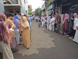 Tradisi Unik Duta Kranji: “Ular Tangga” Maaf-Maafan di Jalanan, Cara Warga Bekasi Efisiensi Waktu di Hari Lebaran