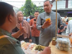 Ramadan Penuh Makna, Tri Adhianto Borong Takjil Siswa SLB di Kayuringin Jaya