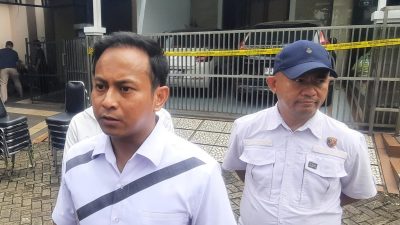 Kota Bekasi - Kasat Reskrim Polres Metro Bekasi Kota, Kompol Andi Muhammad Iqbal, usai melakukan olah tempat kejadian perkara (TKP) di Perumahan Prima Lingkar Asri Blok B4/14, Jatibening, Kota Bekasi, pada Senin (2/3/2026). Foto: Septian/Gobekasi.id.