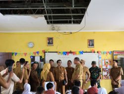 Respon Cepat, Tri Adhianto Tinjau Kerusakan SDN 7 Teluk Pucung