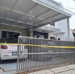 Kota Bekasi - Rumah Ermanto Usman di Prima Lingkar Asri, Blok B4/14, Kelurahan Jatibening, Kecamatan Pondok Gede, Kota Bekasi di garis polisi. Foto: Ist/Gobekasi.id.