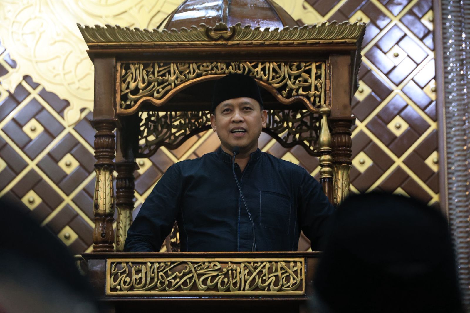 Kota Bekasi - Wali Kota Bekasi, Tri Adhianto, menghadiri kegiatan tarawih keliling di Masjid Jami Nurul Ikhwan, Kelurahan Harapan Baru, Kecamatan Bekasi Utara, Selasa (3/2/2026). Foto: Ist/Gobekasi.id.
