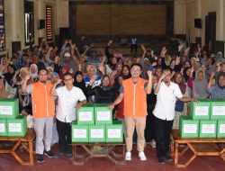 Bantuan Ramadan, Hankook Bagikan 1.125 Paket Sembako untuk Warga Sekitar Pabrik