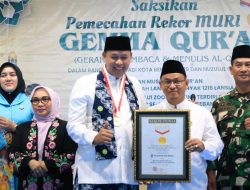 Bekasi Cetak Rekor MURI Lewat Penulisan Mushaf Al-Qur’an Serentak di GOR Bang Yan