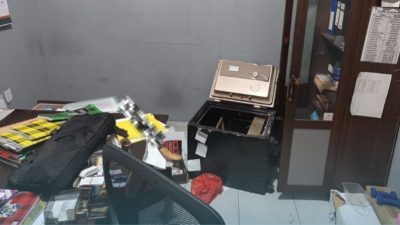 Kota Bekasi - Kawanan perampok mengobrak - abrik tempat khusus karyawan SPBU 34.17604 Kebalen, RT 01 RW 02, Kelurahan Kebalen, Kecamatan Babelan, Kabupaten Bekasi, Selasa (10/3/2026) dini hari. Foto: Ist/Gobekasi.id.