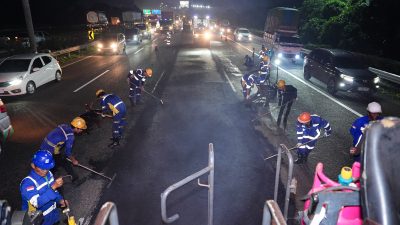 Bekasi - Perbaikan ruas Jalan Tol oleh Jasa Marga menjelang Arus Mudik 2026. Foto: Ist/Gobekasi.id.