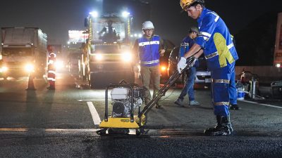 Bekasi - Perbaikan ruas Jalan Tol oleh Jasa Marga menjelang Arus Mudik 2026. Foto: Ist/Gobekasi.id.