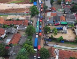 Bom Waktu di Balik Antrean Truk Sampah ke Bantargebang