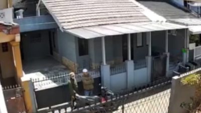 Kota Bekasi - Sebuah insiden percobaan pencurian menyasar rumah milik warga berinisial H (akun Hayudapp) di kawasan Jakasampurna, Bekasi Barat, Sabtu (14/3/2026) siang. Foto: Ist/Gobekasi.id.