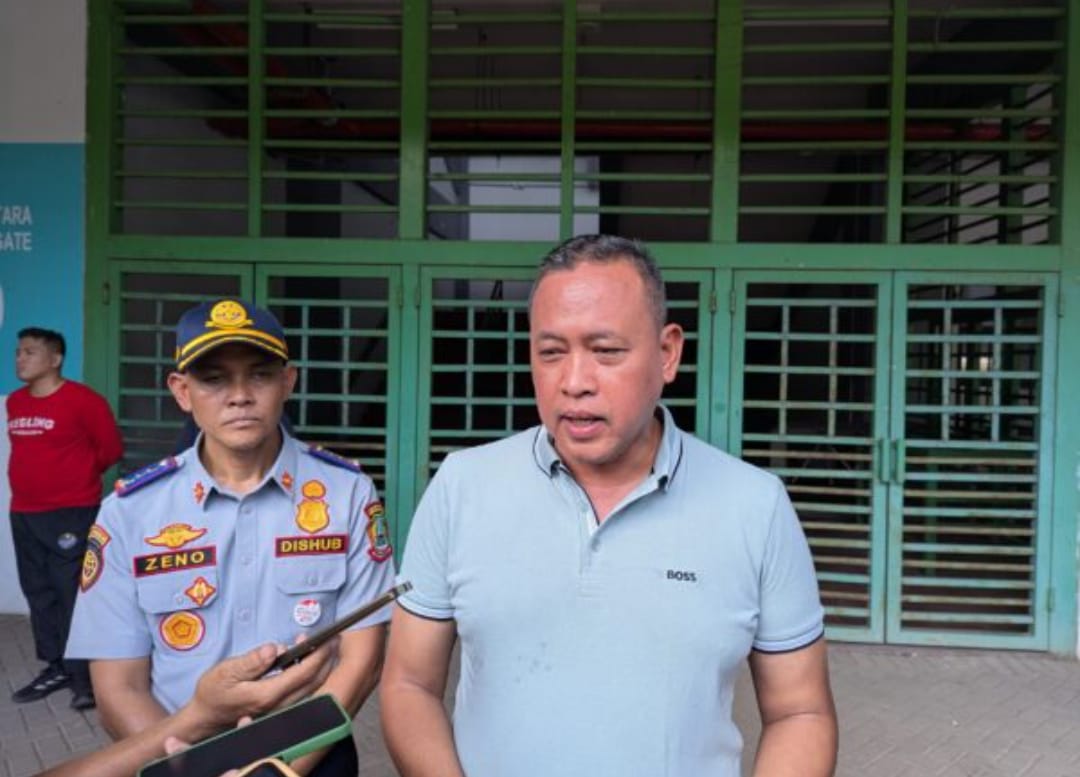 Kota Bekasi - Wali Kota Bekasi Tri Adhianto bersama Kepala Dinas Perhubungan Zeno Bachtiar usai melepas ribuan pemudik 2026 tujuan jawa, Minggu (15/3/2026). Foto: Ist/Gobekasi.id.