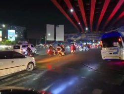 Truk Sumbu Tiga Mulai “Diusir” dari Jalur Mudik Bekasi, Petugas Gabungan Jaga Pintu Tol