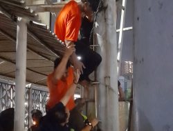 Polisi Gagalkan Aksi Bunuh Diri di JPO Depan Mega Bekasi Hypermall
