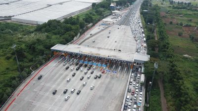 Pejagan - Pemberlakuan sistem one way di Tol Pejagan - Cikampek dalam rangka Arus Balik Mudik Lebaran 2026, Senin (23/3/2026). Foto: Ist/Gobekasi.id.