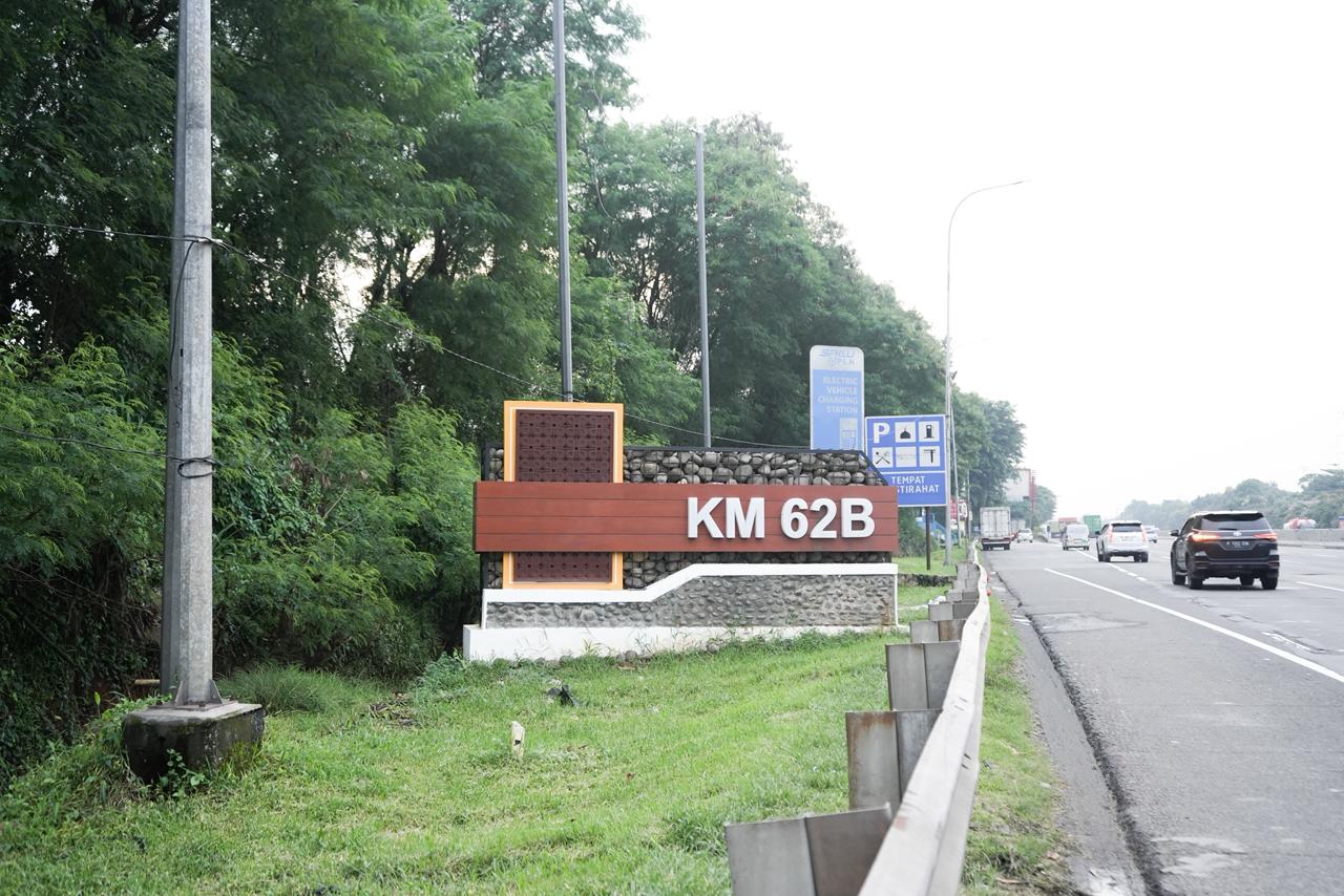 Bekasi - Rest Area KM 62B di Tol Jakarta - Cikampel diberlakukan sistem buka tutup karena tumpukan kendaraan arus balik mudik Lebaran 2026, Selasa (24/3/2026). Foto: Ist/Gobekasi.id.