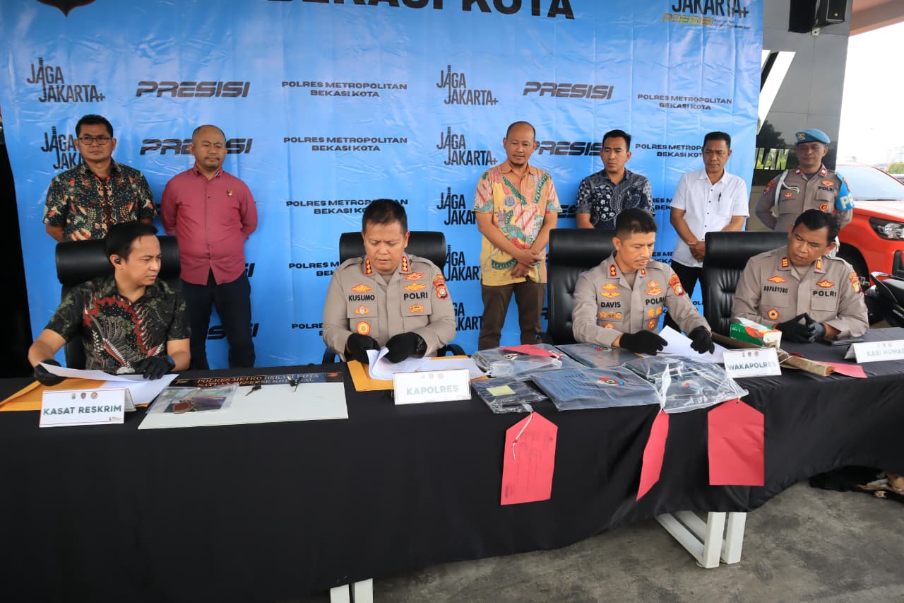 Kota Bekasi - Kapolres Kombes Pol Kusumo Wahyu Bintoro melaksanakan gelar perkara aksi premanisme jalanan bermodus penarikan motor paksa oleh oknum yang mengaku sebagai pihak leasing, Jumat (27/3/2026). Foto: Ist/Gobekasi.id.