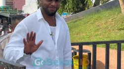 Kota Bekasi - Mantan bintang Liverpool dan Chelsea, Daniel Sturridge, hadir langsung di Bekasi untuk menyapa komunitas sepak bola akar rumput (grassroots) pada Minggu (29/3/2026). Foto: Gobekasi.id.