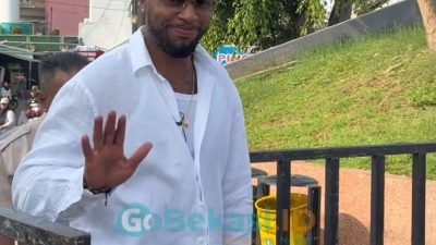 Kota Bekasi - Mantan bintang Liverpool dan Chelsea, Daniel Sturridge, hadir langsung di Bekasi untuk menyapa komunitas sepak bola akar rumput (grassroots) pada Minggu (29/3/2026). Foto: Gobekasi.id.