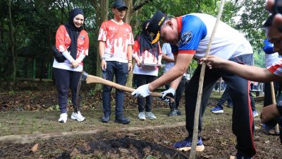 Kota Bekasi - Momentum HPSN 2026, Wali Kota Bekasi Tri Adhianto memimpin "Grebek K3" di Hutan Kota Patriot, Selasa (31/3/2026). Foto: Ist/Gobekasi.id.