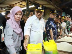 Plt Bupati Pantau Harga Sembako di Pasar Tambun, Cabai Tembus Rp100 Ribu per Kilogram