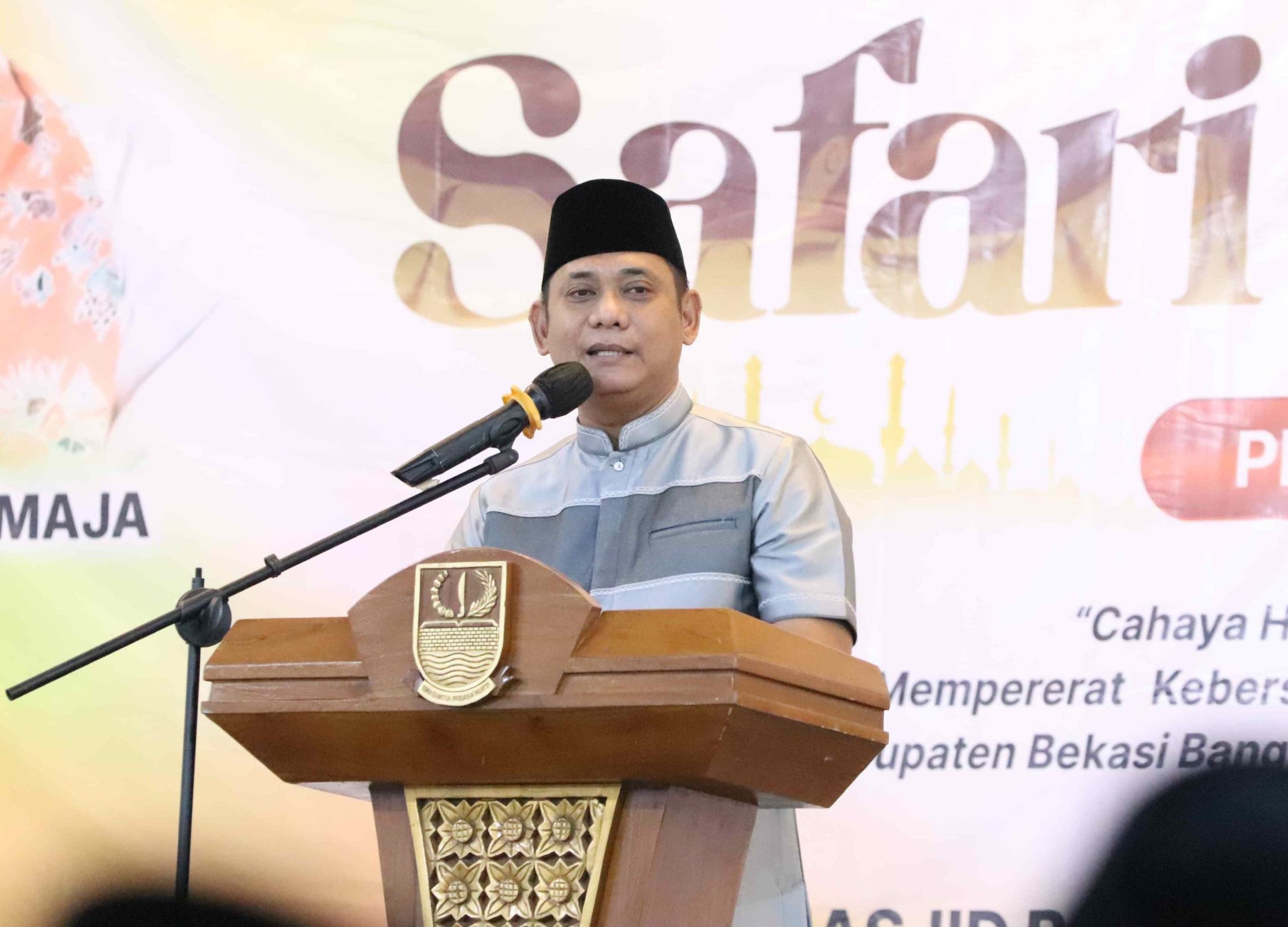 Kabupaten Bekasi - Plt Bupati Bekasi Asep Surya Atmaja bersama Forkopimda menghadiri Peringatan Nuzulul Quran sekaligus Safari Ramadan. Berlangsung di aula Masjid Al Azhar Jababeka, Kecamatan Cikarang Utara, Kamis (5/3/2026). Foto: Ist