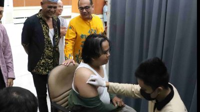 Kabupaten Bekasi - Dinas Kesehatan Kabupaten Bekasi menggelar Vaksinasi Meningitis dan Polio bagi seluruh calon jemaah Haji Kabupaten Bekasi 2026. Bertempat di Gedung Wibawamukti Komplek Pemkab Bekasi Cikarang Pusat, pada Kamis (26/03/2026). Foto: Ist/Gobekasi.id.