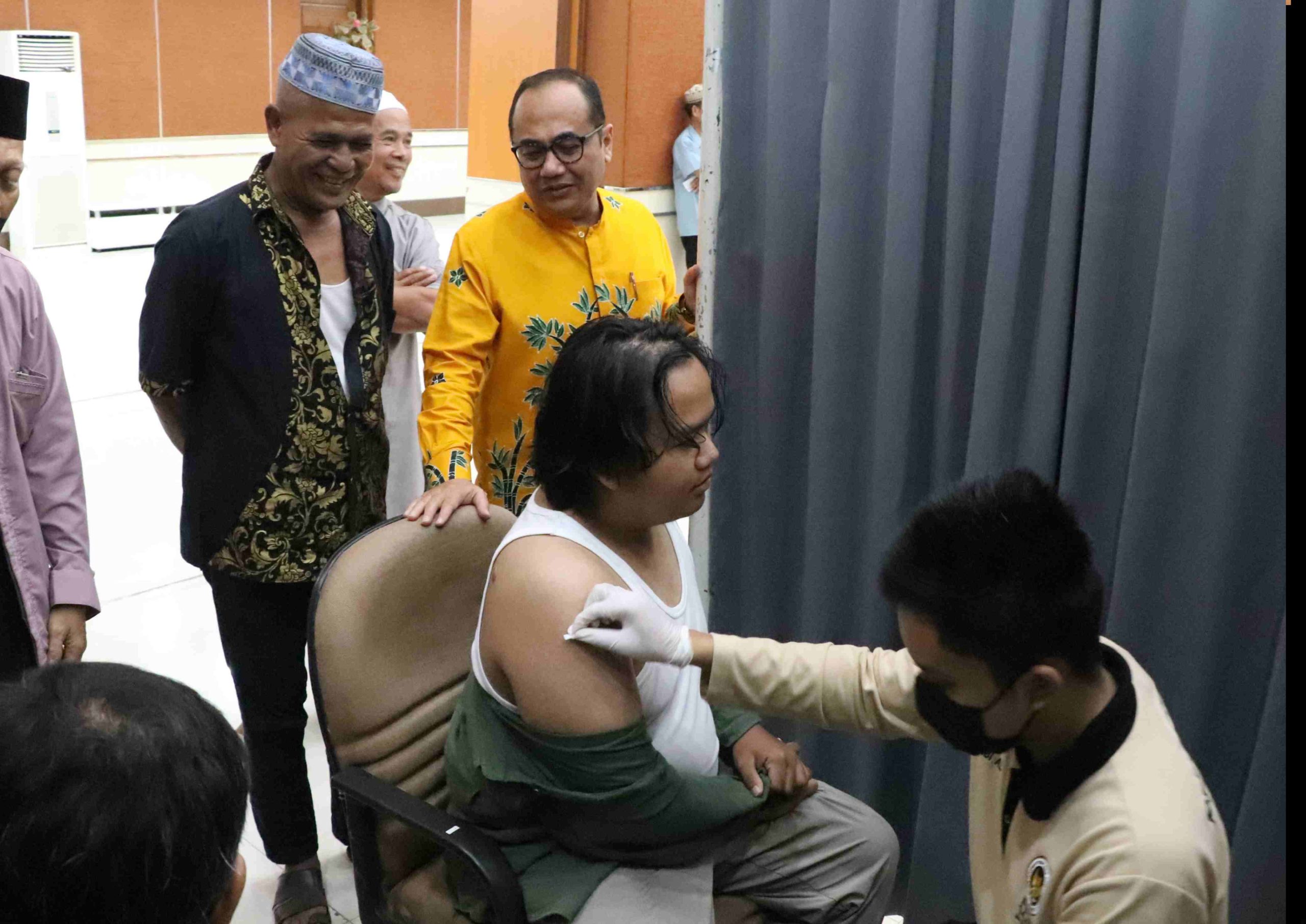 Kabupaten Bekasi - Dinas Kesehatan Kabupaten Bekasi menggelar Vaksinasi Meningitis dan Polio bagi seluruh calon jemaah Haji Kabupaten Bekasi 2026. Bertempat di Gedung Wibawamukti Komplek Pemkab Bekasi Cikarang Pusat, pada Kamis (26/03/2026). Foto: Ist/Gobekasi.id.
