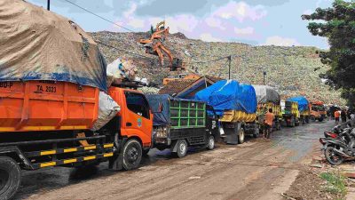 Kabupaten Bekasi -Volume sampah pascalebaran ke Tempat Pembuangan Akhir (TPA) Burangkeng, Kecamatan Setu meningkat tajam, bahkan pada Kamis (26/03/2026) mencapai 370 kendaraan. Foto: Ist/Gobekasi.id.