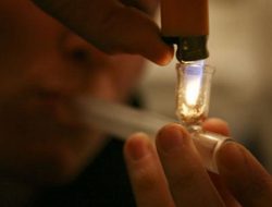 Gerebek Kontrakan di Cikarang Utara, Polisi Ciduk Karyawan Swasta Lagi Nyabu: Barang Bukti Sempat Dibuang