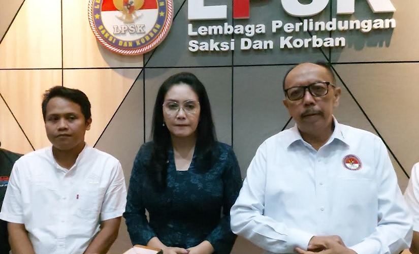 Kota Bekasi - Ketua LPSK Brigjen Pol (Purn) Achmadi bersama anggota Komisi XIII DPR sekaligus Ketua Umum Konfederasi Rakyat Pekerja Indonesia, Rieke Diah Pitaloka di Kantor LPSK, Jakata, Kamis (5/3/2026). Foto: Ist