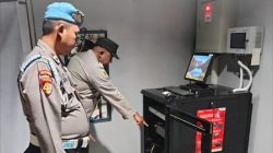 Kabupaten Bekasi - Polisi saat melakukan olah TKP penyekapan karyawan SPBU babelan oleh komplotan perampok berpistol mainan. Foto: Ist/Gobekasi.id.