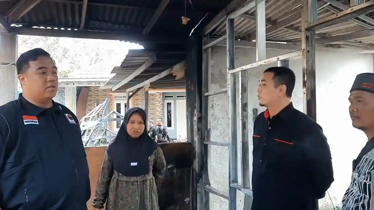 Kota Bekasi - Anggota DPRD Kota Bekasi Anton tinjau izin SLO SPBE Cimuning bersama Anggota Komisi III DPRD Jawa Barat, Ahmad Faisyal Hermawan, pada Sabtu (4/4/2026). Foto Ist