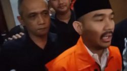 Bekasi - Bupati Bekasi Non Aktif Ade Kuswara Kunang menjalani sidang kasus dugaan suap Ijon Proyek di Pengadilan Tinggi Bandung