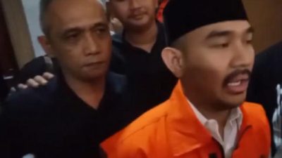 Bekasi - Bupati Bekasi Non Aktif Ade Kuswara Kunang menjalani sidang kasus dugaan suap Ijon Proyek di Pengadilan Tinggi Bandung