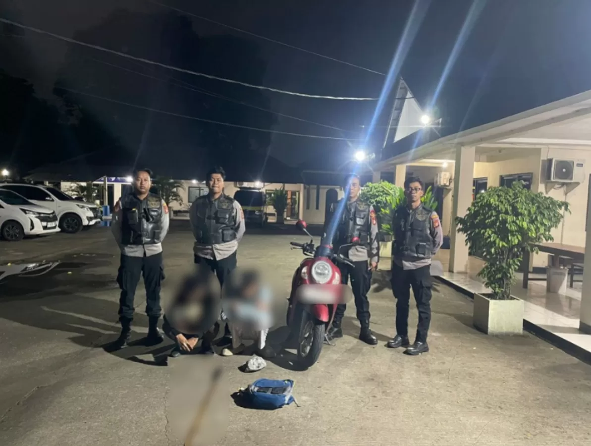 Bekasi - Dua Pelajar diamankan polisi saat hendak tawuran di CIkarang