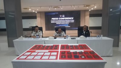 Bekasi - Conferensi Pers Imigrasi Bekasi berkaitan dengan WNA yang melanggar di Proyek GIIC. Foto: Septian/Gobekasi.id.