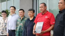 Bekasi -Wali Kota Bekasi, Tri Adhianto, memimpin langsung rapat pemaparan desain fasilitas Pengolahan Sampah Energi Listrik (PSEL) di Gedung Teknis Bersama, Jumat (24/4/2026).