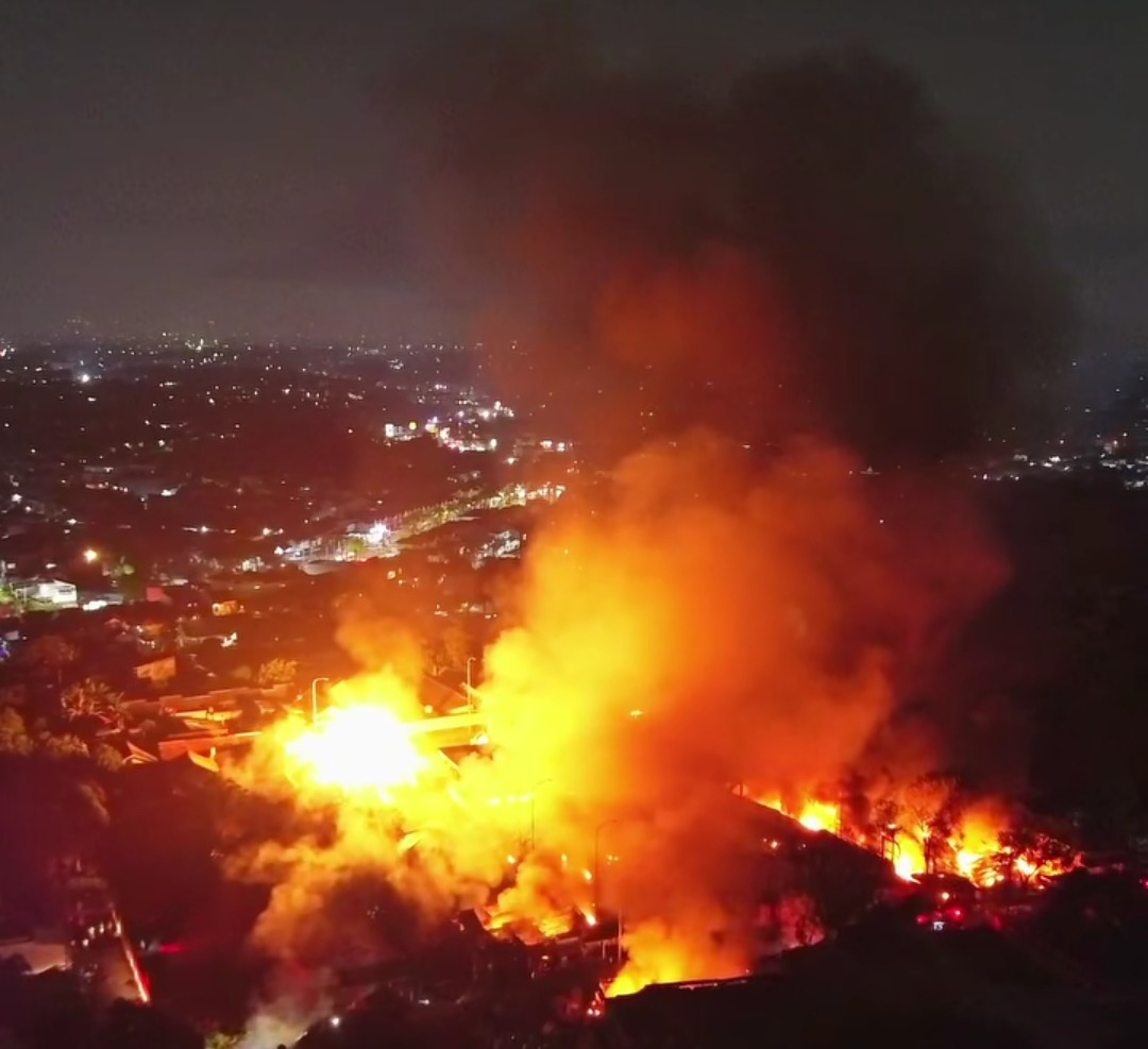 Kota Bekasi - Kebakaran SPBE Cimuning Bekasi Meluas
