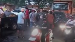 Rem Blong di Jalan Menurun, Truk Hantam 8 Kendaraan di Tambun Selatan