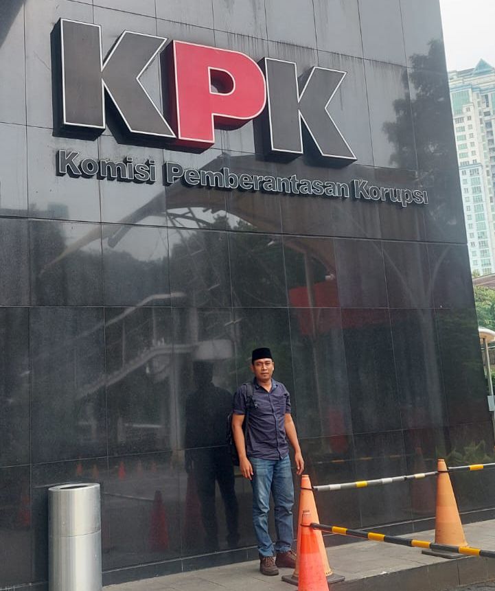 Ketua Forkim, Mulyadi di Gedung Komisi Pemberantasan Korupsi.