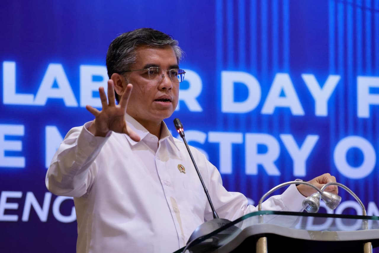 Bekasi - Menaker Tegaskan Kesempatan Kerja Tetap Terbuka di Tengah Tantangan Global