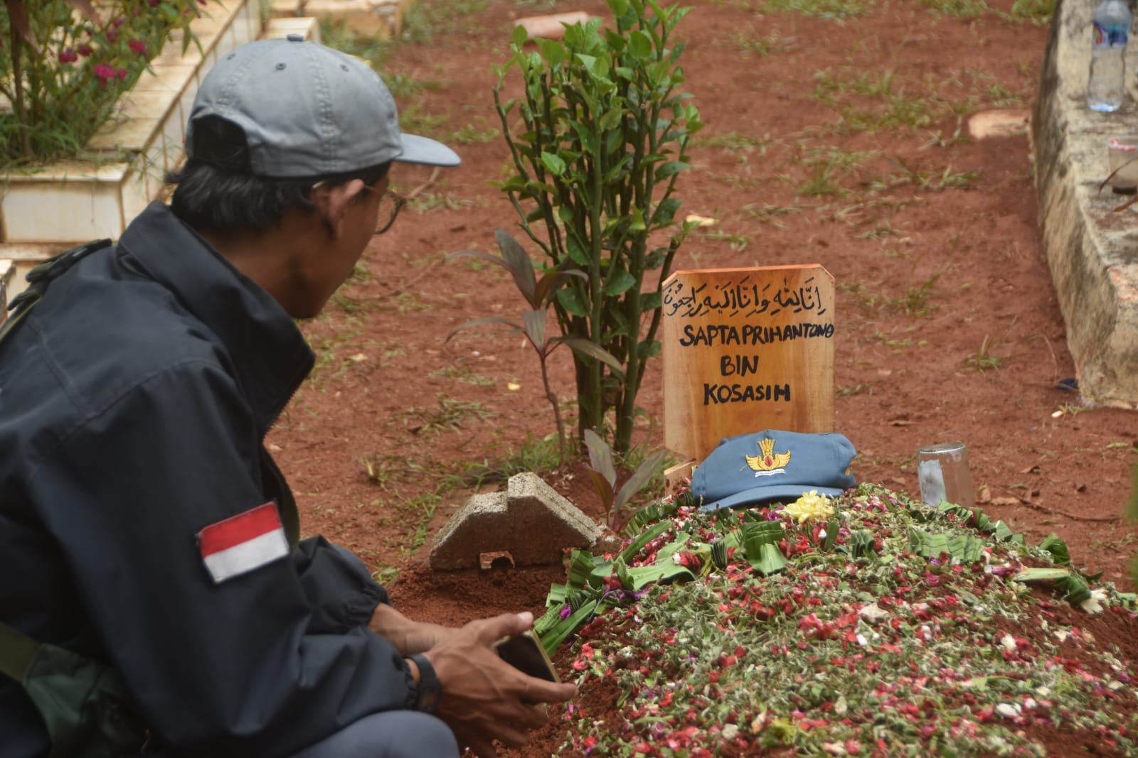 Kota Bekasi - Pemakaman Sapta Prihantono, pelajar kelas X SMKN 15 Kota Bekasi di TPU Pabuaran.