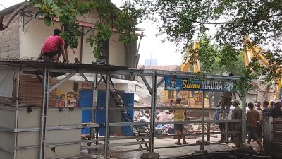 Bekasi - Pembongkaran Bangli di SS Rawa Baru Bekasi Timur