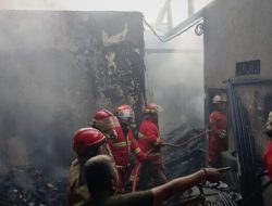 Lupa Matikan Lilin, Satu Rumah di Jakasampurna Hangus Terbakar, Pemilik Alami Luka Bakar