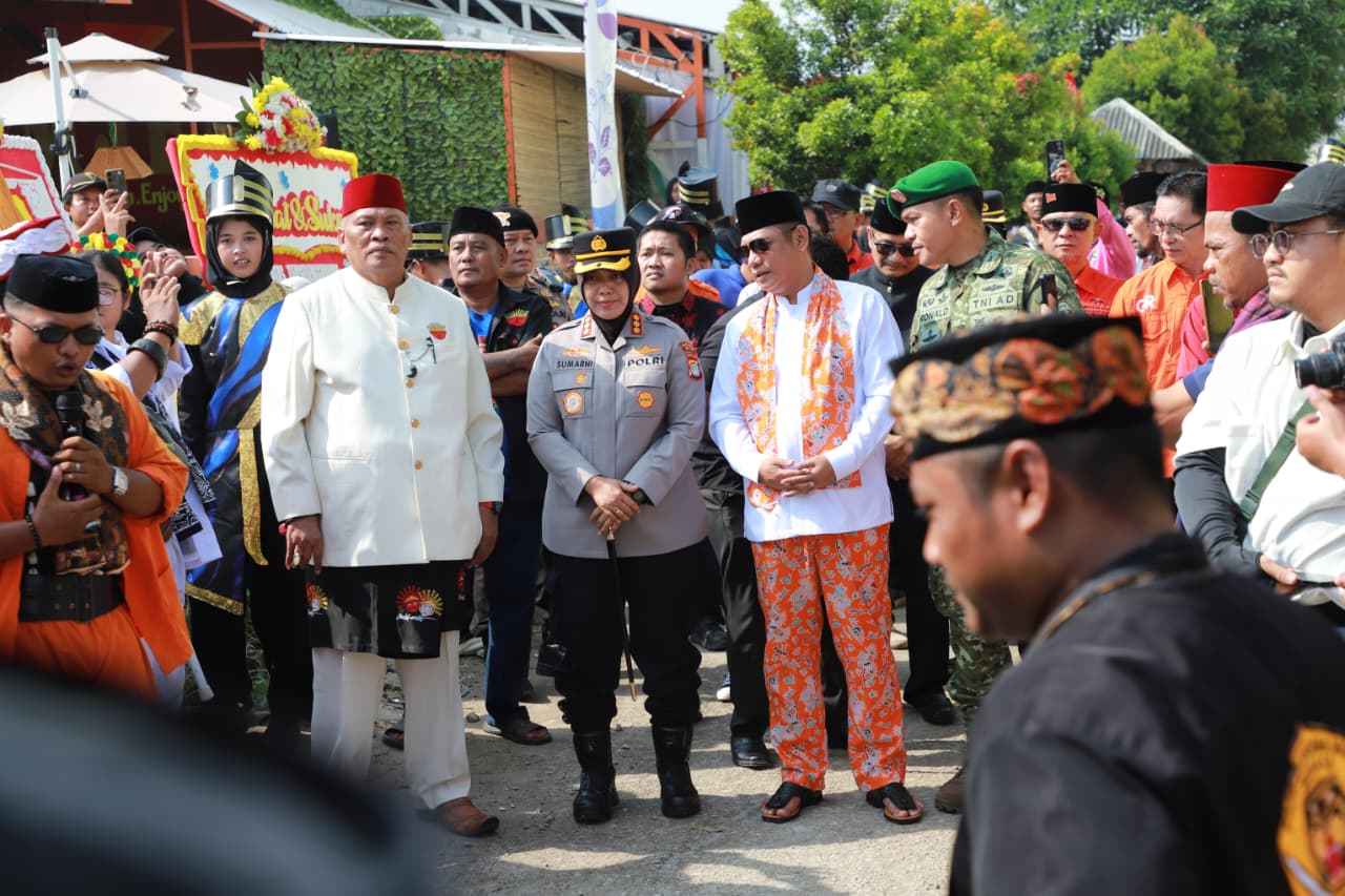 Kabupaten Bekasi - Plt Bupati Bekasi Asep Surya Atmaja di Lebaran Bekasi ke-8 Tambun Utara.