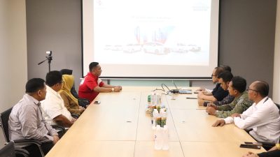 Bekasi - Plt Bupati Bekasi Aset Surya Atmaja saat melakukan kunjunga kerja ke PT SGMW Motor di Kawasan GIIC, Deltamas, Sukamahi, Cikarang Pusat