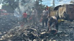 Kota Bekasi - Polres Metro Bekasi Kota kerja bakti bersihkan puing ledakan SPBE Cimuning, Jumat (3/4/2026). Foto: Ist/Gobekasi.id.