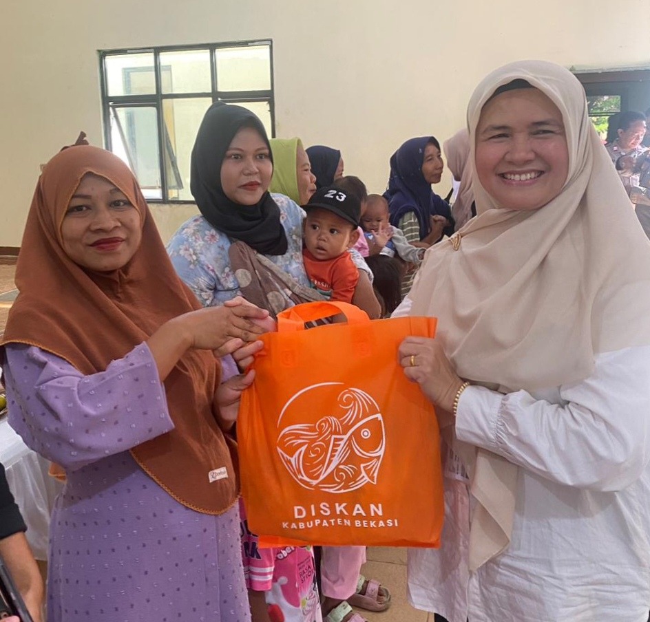 Bekasi -Dinas Perikanan Kabupaten Bekasi melaksanakan kegiatan Strategi Intervensi Inklusif Aksi Peningkatan Konsumsi Ikan melalui Budaya Gemar Makan Ikan (SIAP BUGARKAN) secara serentak di tiga kecamatan.